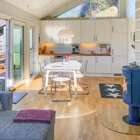 2 Bedroom Lovely In