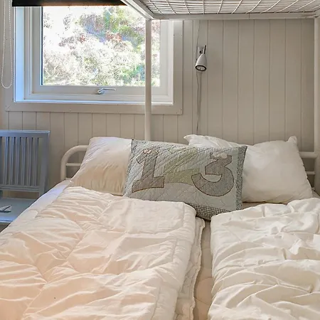 Prázdninový dům 2 Bedroom Lovely In *